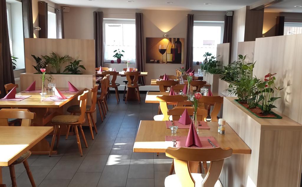 Gasthof Landhotel Gruner Baum Cadolzburg 외부 사진