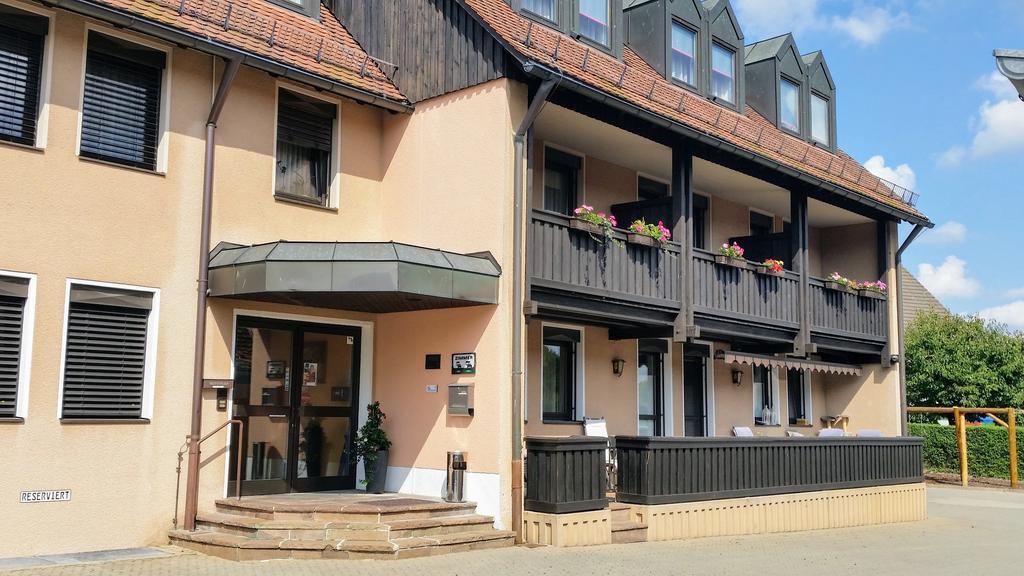 Gasthof Landhotel Gruner Baum Cadolzburg 외부 사진