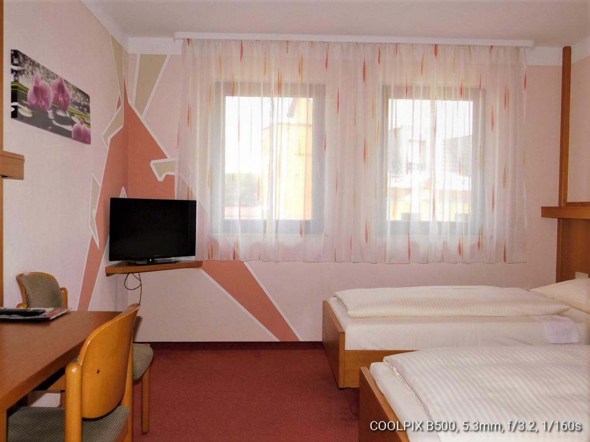 Gasthof Landhotel Gruner Baum Cadolzburg 외부 사진