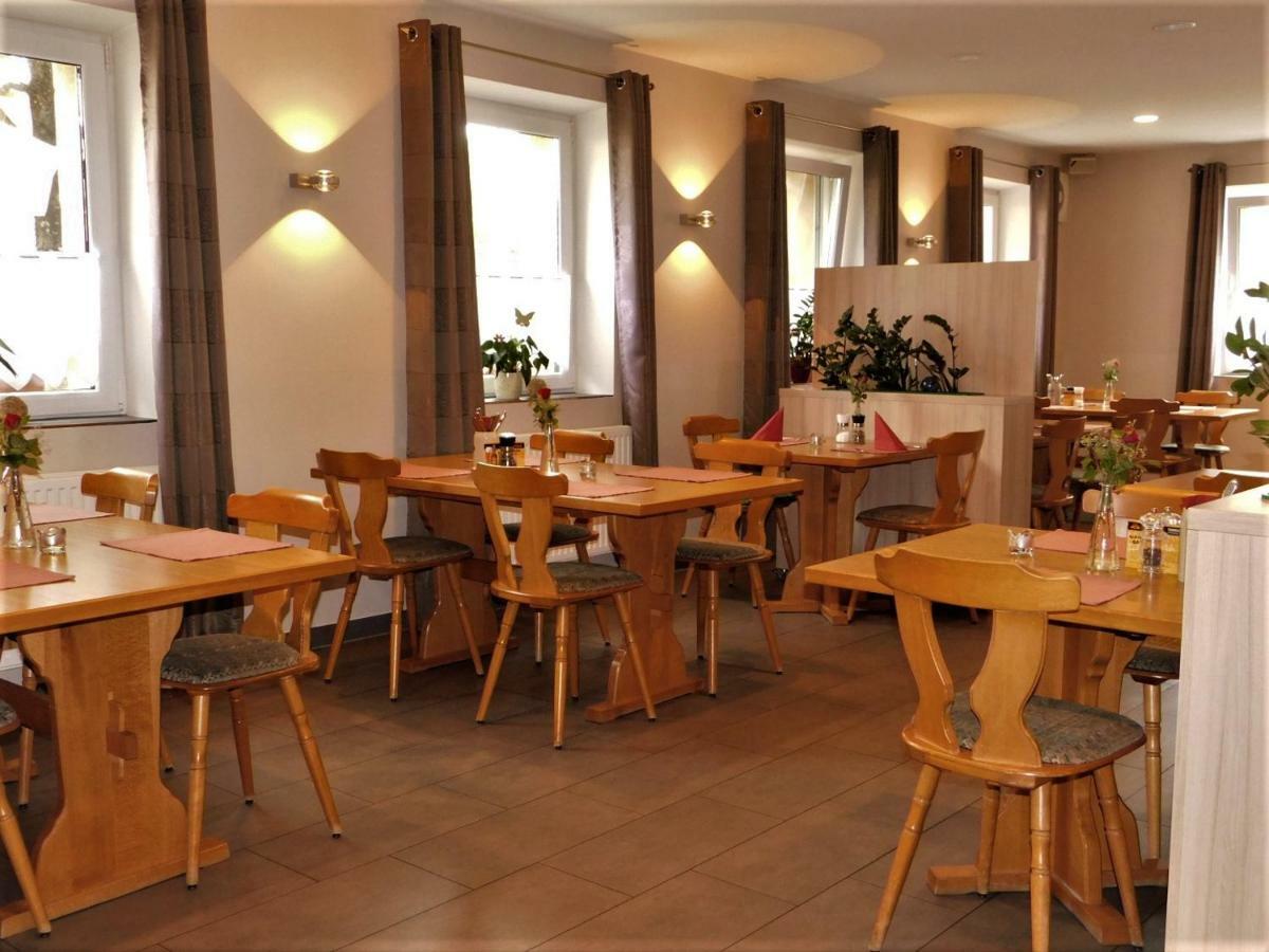 Gasthof Landhotel Gruner Baum Cadolzburg 외부 사진