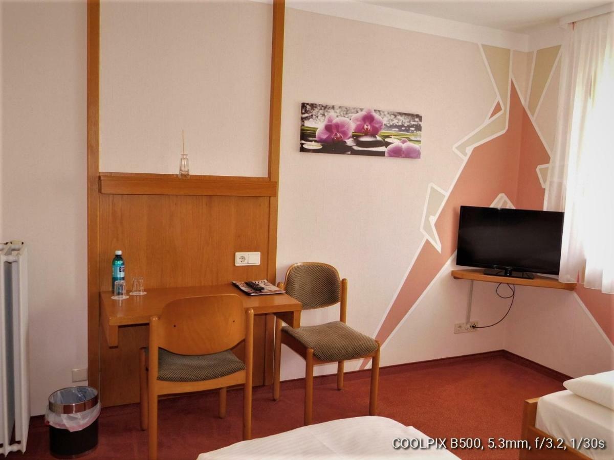 Gasthof Landhotel Gruner Baum Cadolzburg 외부 사진